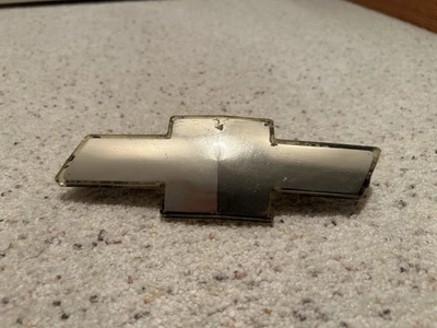 Chevrolet Silverado C1500 K1500 1994 1995 1996 1997 1998-1999 emblema de parrilla OEM Foto 1 de 2