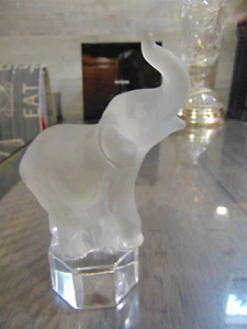 Nice Heavy Goebel Solid Frosted Glass 1985 Elephant on Clear Glass Base - Bild 1 von 3