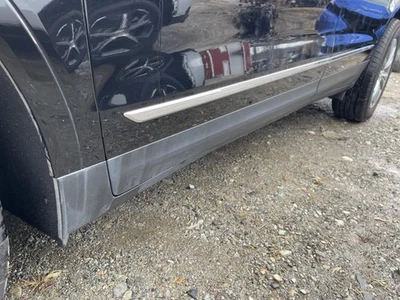 Cadillac XT5 2017-2024 basculante izquierdo moldeado plástico negro PC: GB8 tracción delantera 39 k 62357 Foto 1 de 4