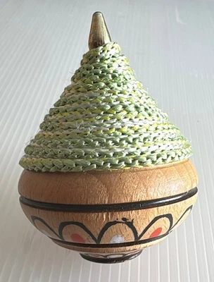 LA TROTTOLA TROTTOLE SICILIANE IN LEGNO COLORI ASSORTITI VERDE, GIALLO, - Immagine 1 di 2