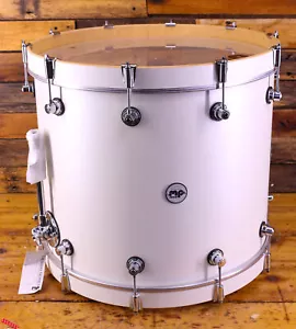 DW Design Series 22" x 18" Bass Drum Matte Off-White, NEW - Picture 1 of 4