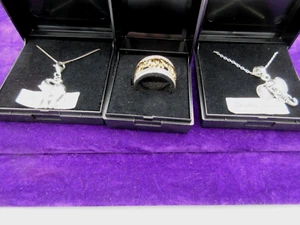 3 SILVER ITEMS, DEPICTING ELEPHANTS, 2 PENDENTS WITH CHAINS, PLUS 1 RING SIZE O+ - Picture 1 of 13