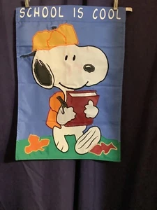 Bandiera da giardino applicata Snoopy School Is Cool 13" x 18" - Foto 1 di 1
