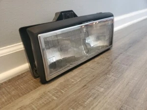 1989-1990 Cadillac SDV FWD Fleetwood RIGHT Side Headlight Assembly PN#16509760 - Picture 1 of 4