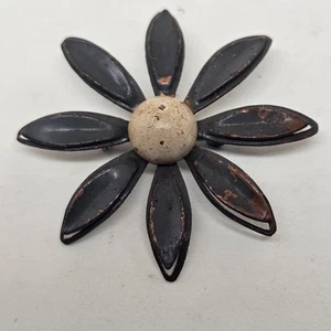 Vintage Brosche schwarz Emaille Gänseblümchen auf Kupfer weiß Mitte zart 60er Jahre - Bild 1 von 2
