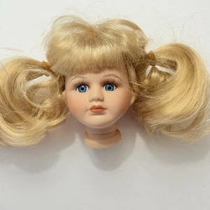 Vintage Porzellan kleine Puppe Kopfteile ersetzen für 9" Puppen blonde blaue Augen - Bild 1 von 8