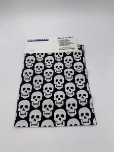 Costume Halloween 6 pezzi vintage Tessuto ROBERT KAUFMAN “Bad to the Bone” 8,5” X 11” - Foto 1 di 8