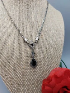 Hermoso Collar Tono Plata Y Colgante Cuentas Negras Estrás Halo y Barras 18" - Imagen 1 de 8