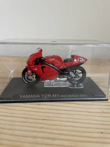 Yamaha YZRM1 Max Biaggi 2002 Model Motorcycle Motorbike 1/24 Deagostini - Picture 1 of 5