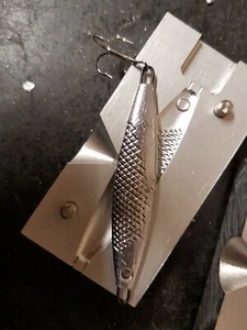 SPINNER FISH ESCA PIOMBO STAMPO PESO SPIAGGIA BARCA MERLUZZO MERLUZZO PESCA MARE 40G - Foto 1 di 3