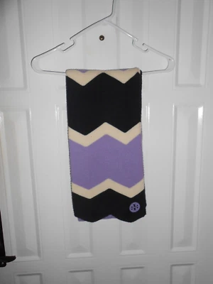 Bufanda tejida de lana para mujer Tory Burch púrpura negra tejida en zigzag estampado chevron Foto 1 de 2