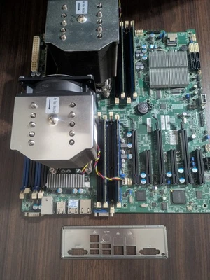 Placa madre de servidor ATX extendida Supermicro X9DRI-F de doble zócalo XEON LGA2011 Foto 1 de 4