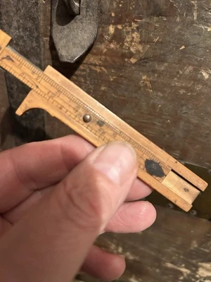 ANCIEN PETIT PIED A COULISSE POUR LA MESURE DES BOUTONS BOIS DE BUIS - Photo 1/4