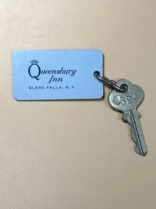 Llavero de habitación de motel Queensbury Inn Hotel y llave Great Falls Nueva York #324 - Imagen 1 de 2