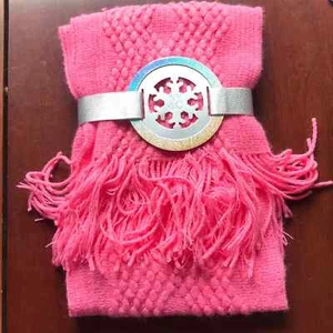 NEW NY & Company One Size Fringe Pink Scarf - Picture 1 of 4