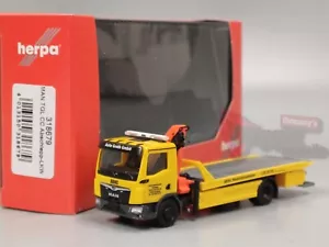 Herpa - 318679 - MAN TGM Plateau-Abschlepp-LKW mit Kran "ADAC/Auto Groth 1:87 - Bild 1 von 3