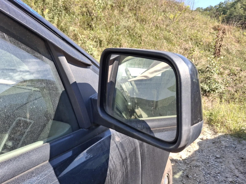 Used Right Door Mirror fits: 2008 Ford Edge Power manual fold body color cap w/o - Image 1 of 4