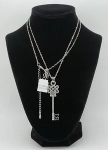 Collana con ciondolo cristallo tono argento chiave scheletro celtico logo Lia Sophia NUOVA/NUOVA CON ETICHETTE - Foto 1 di 4