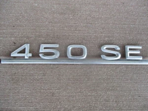Emblema Mercedes Benz 450 Se buen usado pieza 10 y 1/4 largo, 1 y 5/16 alto sin p/n - Imagen 1 de 3