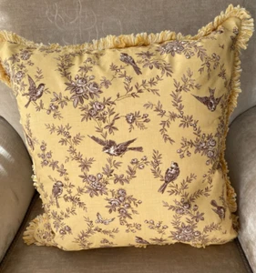 ❇️ New Soft Yellow / Lemon BIRD TOILE Cushion covers with FRINGES 43x43 SQUARE - Picture 1 of 5