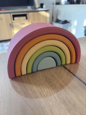 Juguete apilable arco iris de madera Grimms mediano, 6 piezas, juguete tradicional Foto 1 de 3
