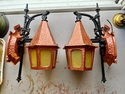 Par de luces de porche de bungalow estilo Tudor libro de cuentos vintage artes y manualidades gótico Foto 1 de 4