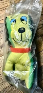 NEU Vintage grün gelb sitzender Welpe Hund Plüsch Superior Spielzeug Neuheit Karneval Preis - Bild 1 von 10