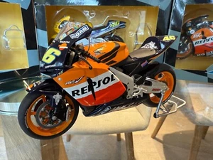 HONDA ORIGINAL 1:12 Valentino Rossi Honda RCV Repsol Sin caja - Imagen 1 de 5