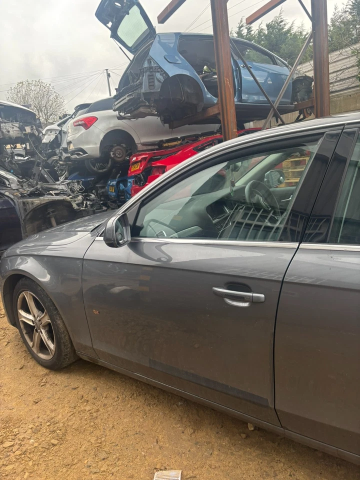 AUDI A4 B8 2008-2015 PASAJERO PUERTA DELANTERA LATERAL CERCANA EN CARCASA GRIS LX7R Foto 1 de 1