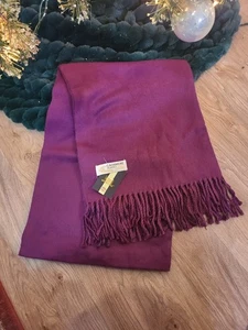 NUEVO CON ETIQUETAS Royal Rossi 100% Cachemira Bufanda Púrpura Sólida Larga Suave Envoltura 27.5"x 72" Flecos - Imagen 1 de 5