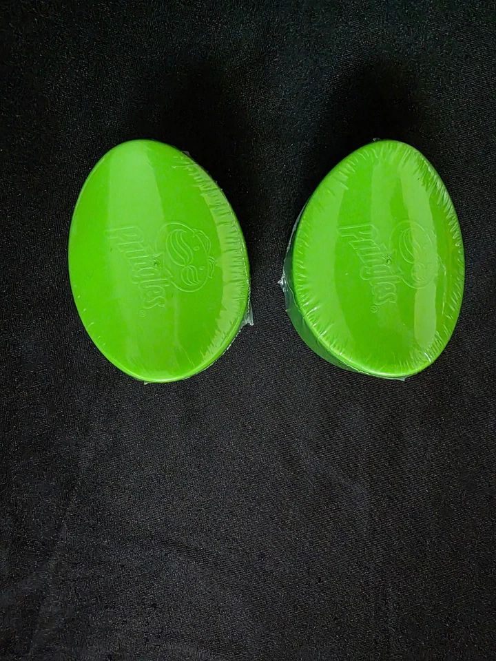 PRINGLES Pringle snack pots x 2 (assorted colours) Lunchbox filler