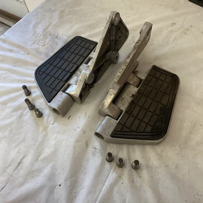 84 Honda Goldwing GL 1200 Aspencade reposapiés trasero pasajero estriberas Foto 1 de 2