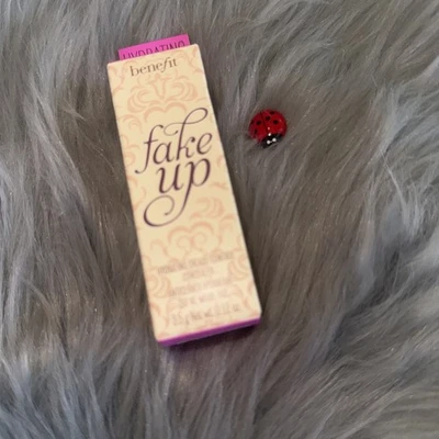 Corrector de control de arrugas hidratante falso Benefit Cosmetics 2 mediano 0,12 oz Foto 1 de 3