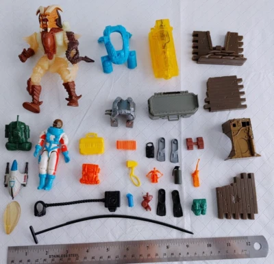 Vintage 1990s Toys Mixed Lot 30 Plastic Pieces GI Joe Aliens and other #21687 - Image 1 of 4
