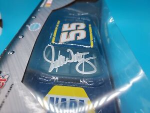 MICHAEL WALTRIP #55 • Autographed 2006 NASCAR Diecast Team Caliber Car 8½" NEW