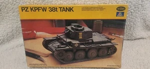 VINTAGE TESTORS ITALERI WW2 PZ KPFW 38t TANK 1:35 MODEL KIT OPEN KIT UNBUILT MB7 - Picture 1 of 3