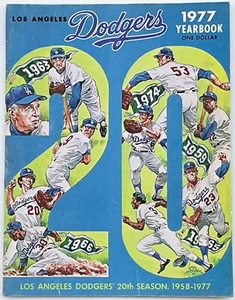 Anuario de béisbol 1977 de los Dodgers de Los Ángeles Karl Hubenthal arte en la portada - Imagen 1 de 1