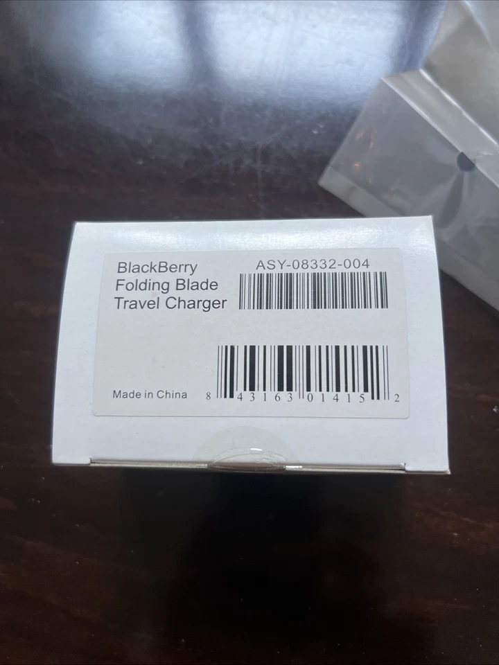NOVO carregador de viagem lâmina dobrável Blackberry PSM04A-050RIMC 5V 0.7A ASY-08332-004 - Imagem 1 de 1