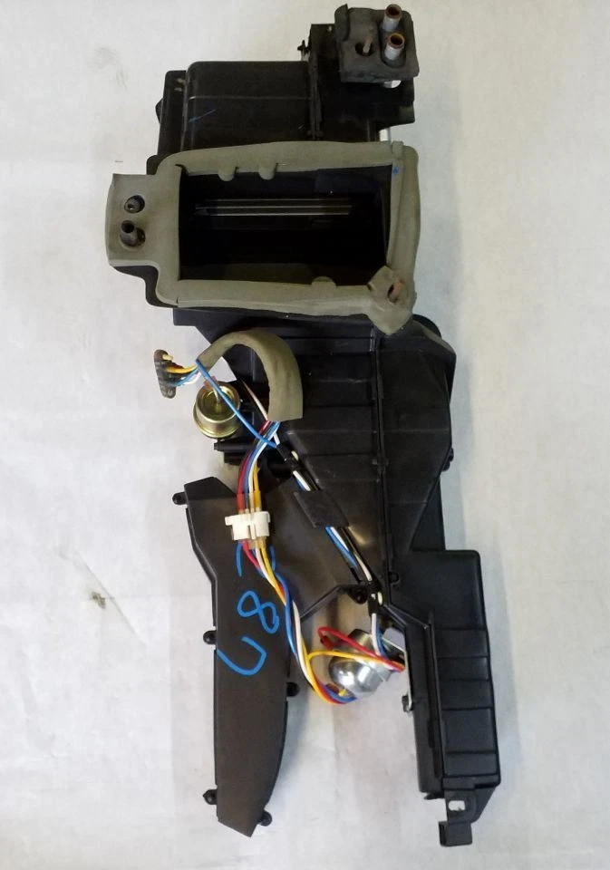 Корпус обогревателя задней панели | Подходит для Ford F150 / Bronco 1980-1996 годов выпуска - Изображение 1 из 4