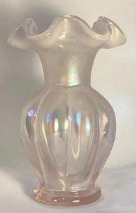 LATE MID 20TH C. FENTON PINK OPALESCENT MELON VASE RUFFLED EDGE WV, USA BLOWN - Imagen 1 de 8