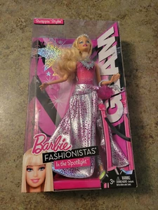 2010 BARBIE Fashionistas sotto i riflettori GLAM V4390 MATTEL NUOVO CON SCATOLA NRFB - Foto 1 di 10