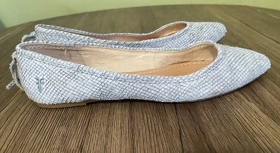 Frye Regina Gris Piel de Serpiente Textura Punta Ballet Plano 8.5 Foto 1 de 4