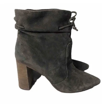 Botines Tahari Konner gamuza oliva. Talla 7. Foto 1 de 4