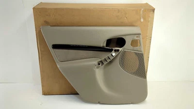 Nuevo panel de moldura de puerta trasera Ford LH 2000-2002 Focus Tan Power YS4Z-5427407-CAB fabricante de equipos originales Foto 1 de 4