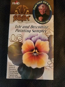 Plaid FolkArt Tole and Decorative Painting VHS Pricilla Hauser M.D.A. - Foto 1 di 6
