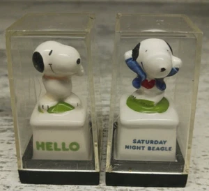 2 Aviva Snoopy Mini Keramik Trophäe Hello & Saturday Night Beagle Vintage Japan - Bild 1 von 24