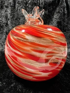 Pisapapeles de vidrio soplado granada rojo blanco dorado brillo remolino decoración de frutas usado en excelente estado - Imagen 1 de 24