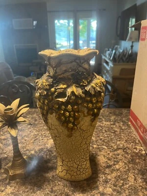 Beautiful resin vase - Image 1 of 4
