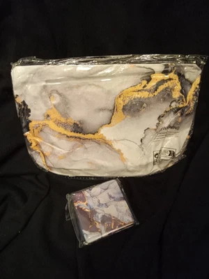 НОВАЯ КОСМЕТИЧКА С СООТВЕТСТВУЮЩИМ КОМПАКТНЫМ - Изображение 1 из 4