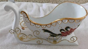 25-1028 10" Ceramic Porcelain 10" Christmas Santa Sleigh White Poinsettia Gold - Picture 1 of 6
